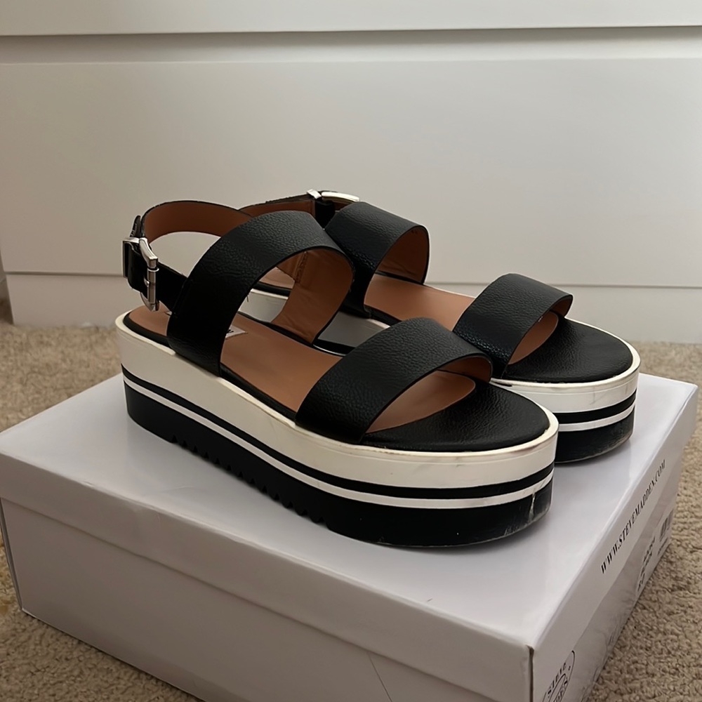 Steve Madden Adora black and white platform sandal